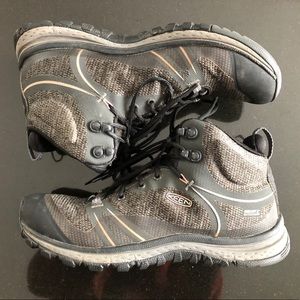 KEEN Waterproof Hikers 6.5